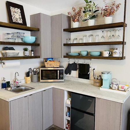 Coastal Chic Suite With Kitchenette And Private Entrance เซนต์ปีเตอร์สเบิร์ก ภายนอก รูปภาพ