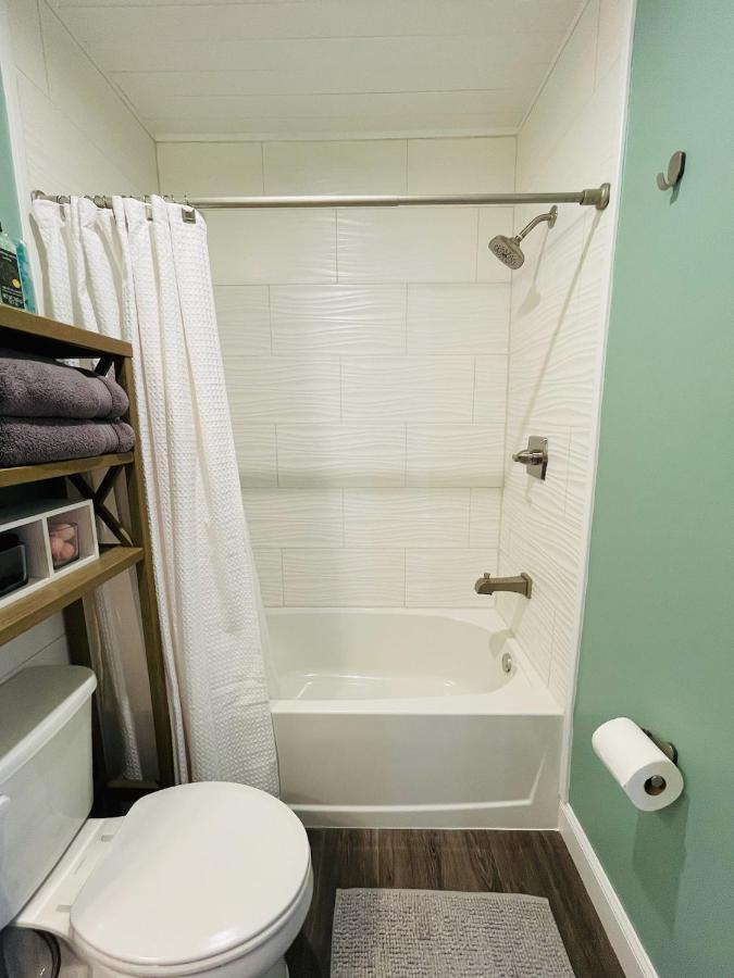 Coastal Chic Suite With Kitchenette And Private Entrance เซนต์ปีเตอร์สเบิร์ก ภายนอก รูปภาพ