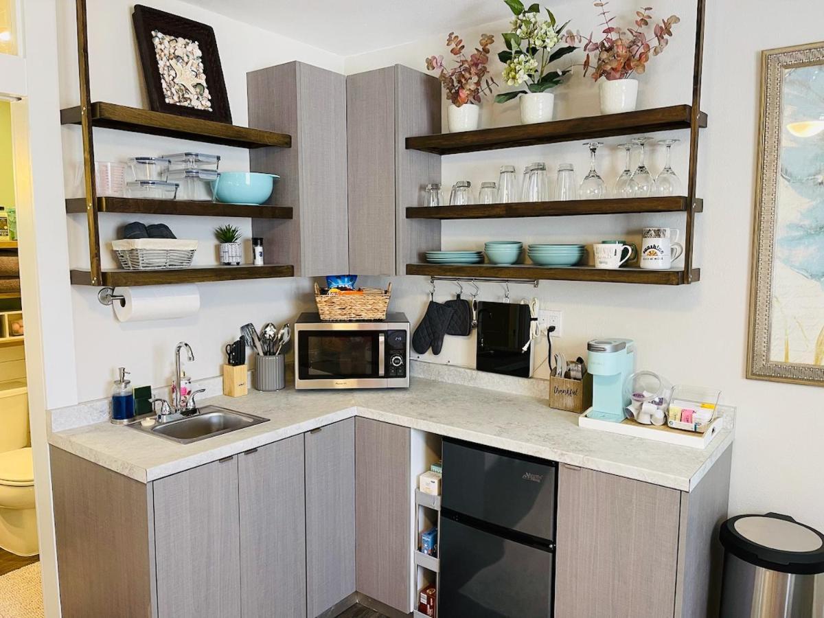 Coastal Chic Suite With Kitchenette And Private Entrance เซนต์ปีเตอร์สเบิร์ก ภายนอก รูปภาพ